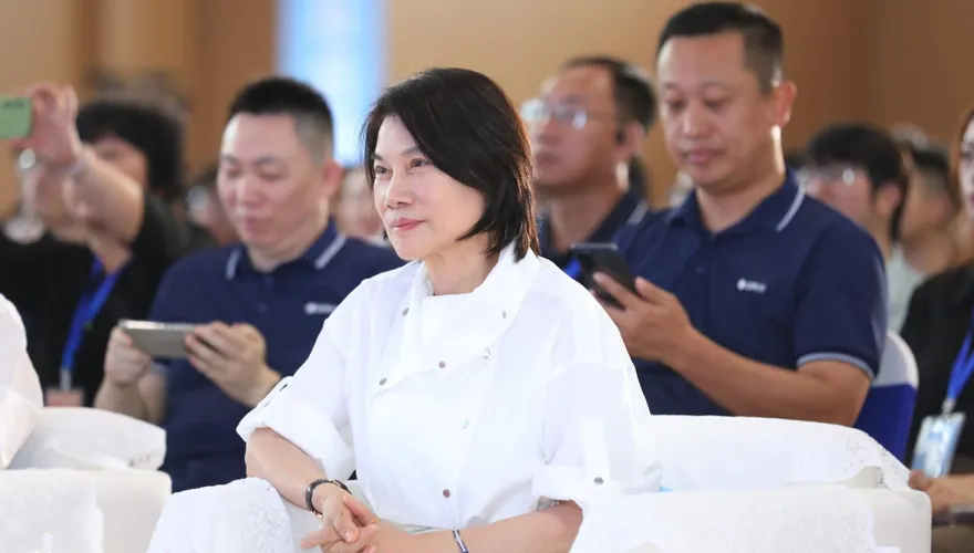 董明珠當校長太狂！格力技校首招300人　8千人搶報名提前截止