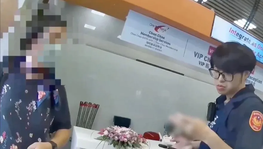 影/南港展覽館驚見怪阿伯　穿女裝進入女廁遭逮