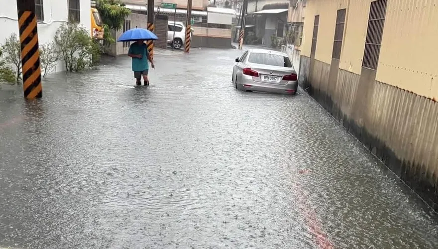 南部豪雨釀災！高雄稱「積水」？藍開轟：治水不能雙標