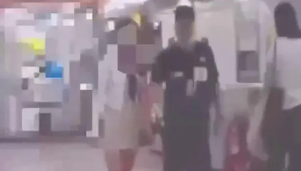 影/北捷出事爆流血衝突！「手機不慎碰頭」釀2女互毆