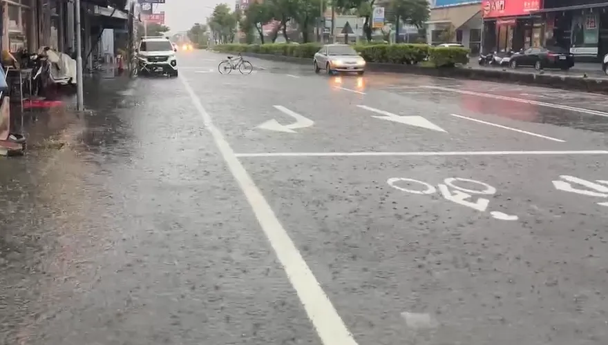 明天還有豪雨假？2縣市山區「雨量達停班課標準」