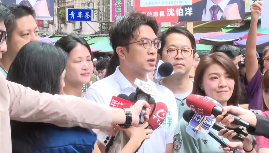 被指有潛力成「男版蔡英文」　沈伯洋掃街回應：努力向大學姐學習