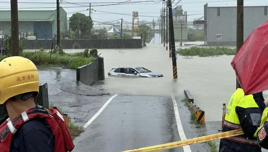 愛車泡水慘報廢？買新車「最高省10萬」　財政部曝申請條件