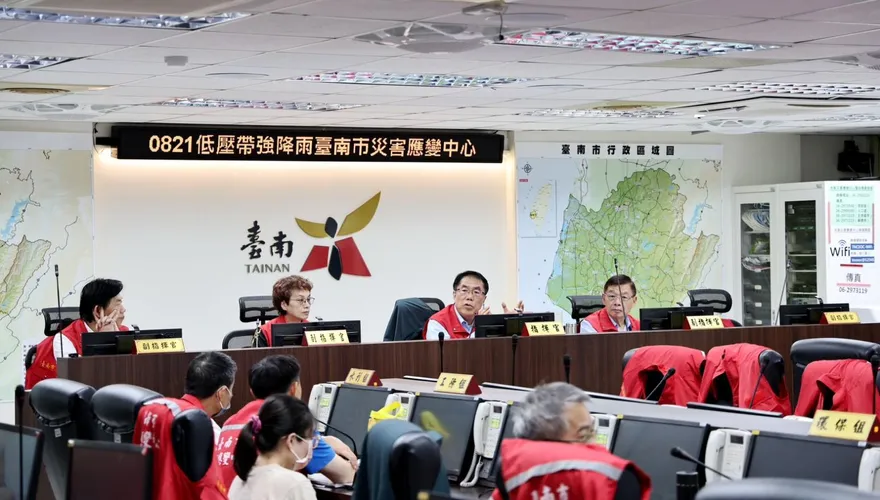暴雨襲擊台南！黃偉哲掌握水情滾動調整　明是否停班課這時候決定