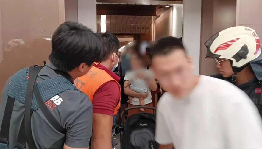 SOGO大巨蛋試營運第2天！電梯吃人卡6樓　逾10人受困