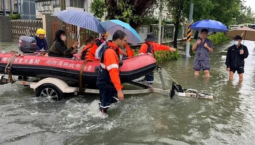 影/台南豪雨重災區「安南醫院變島嶼、六甲大面積陷落」