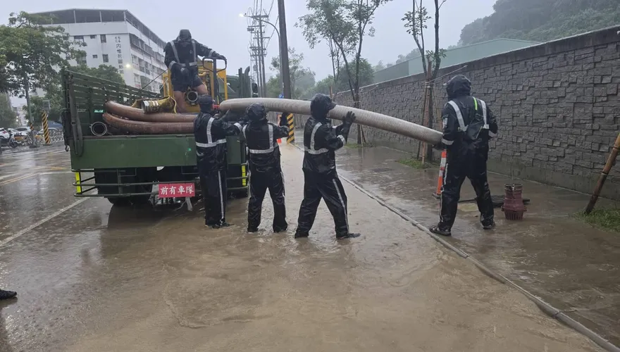 暴雨襲擊南部釀災　8軍團動員超過千名兵力待命救災