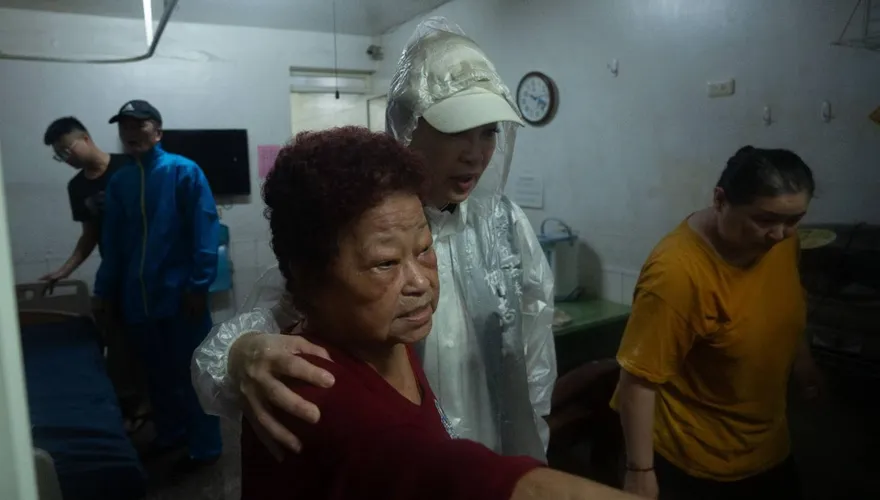 豪雨狂降梓官淹成水鄉　柯志恩籲檢討治水：別只靠災後搶救