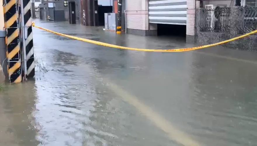 暴雨狂轟南部！屏東升級豪雨　「9鄉鎮」急發淹水警戒