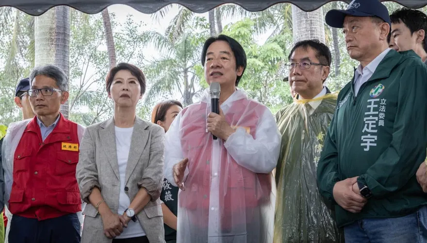 賴清德視察台南曝淹水面積減99%喊「少批評」！突遇藍議員參選人陳情