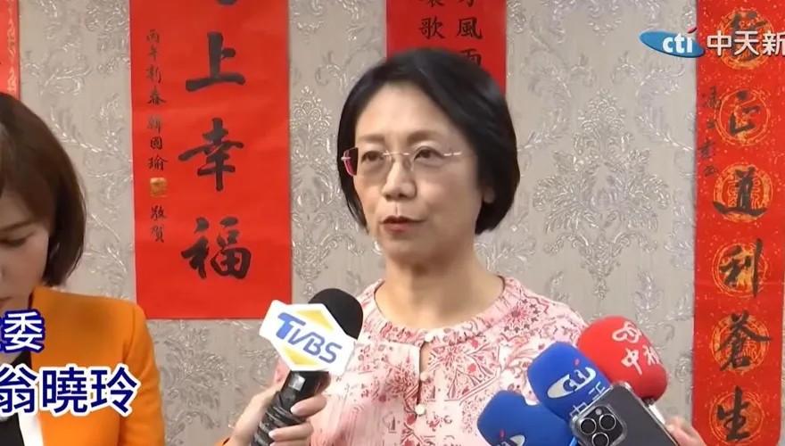 偏綠店家貼「禁止入內」　翁曉玲反應曝光！微笑回4字