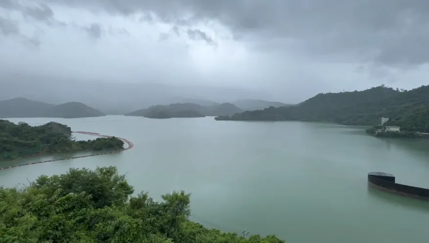 影/連日豪雨狂灌！曾文水庫洩洪　增加滯洪空間兼沖淤
