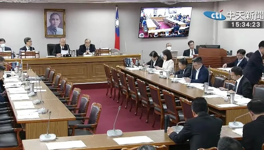 協商1小時仍無共識！無人載具條例朝野僵局　韓國瑜宣布明日表決
