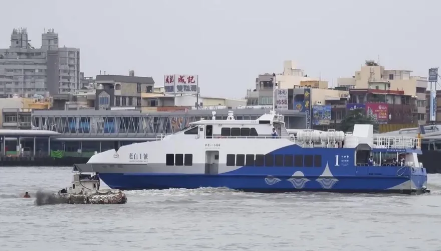 屏東東港渡輪擱淺3.5小時　船上146人受困獲救