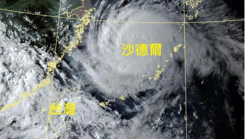 沙德爾海警來了！鄭明典曬衛星雲圖驚呼：像大圓盤