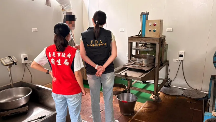 聖德科斯「黑麻油」驗出苯駢芘超標！360瓶急下架回收