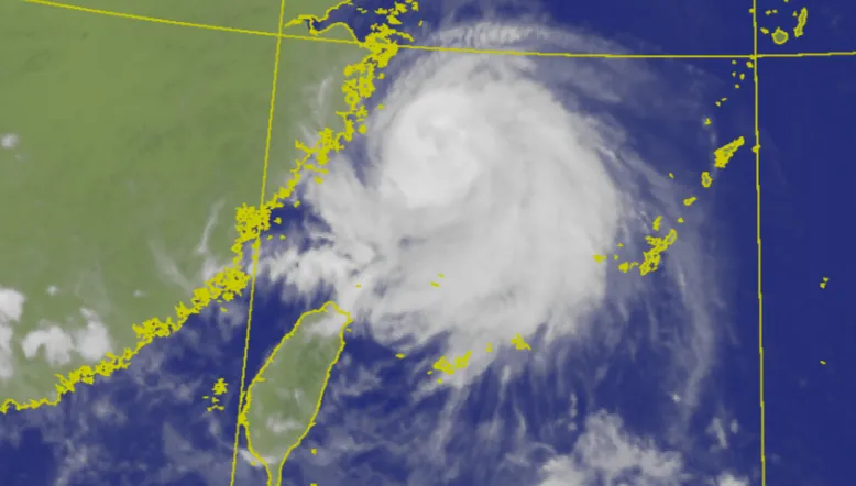 沙德爾颱風轉向！沉降影響北東熱翻　中南部狂下豪雨到週末