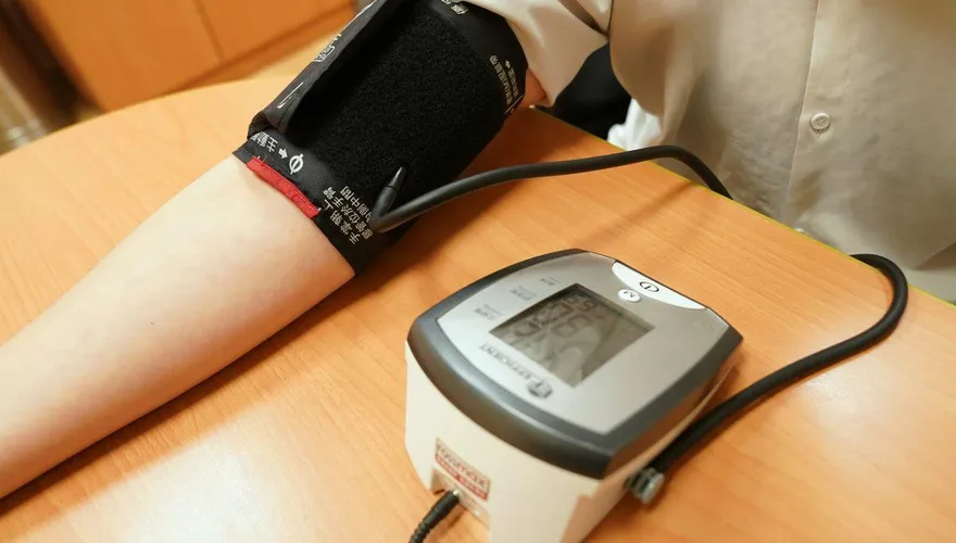 45歲男高血壓不想吃一堆藥！做完微創術藥量剩「半顆」