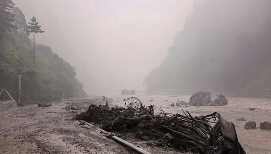 尼泊爾西藏交界冰崩災情難料　郭正亮：這災害恐是空前 讓人想起當年的"小林村"