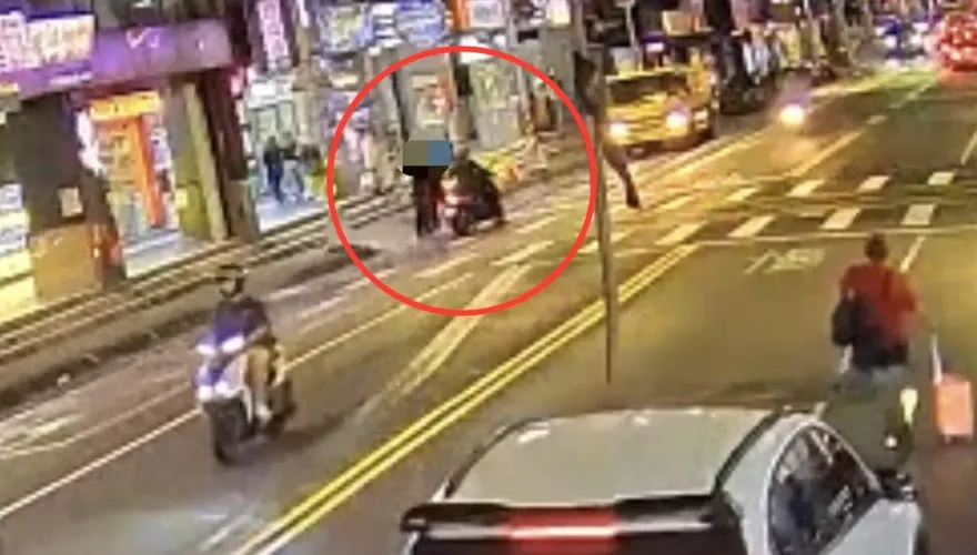 影/新北板橋2行人與機車騎士互毆　全遭警帶回送辦