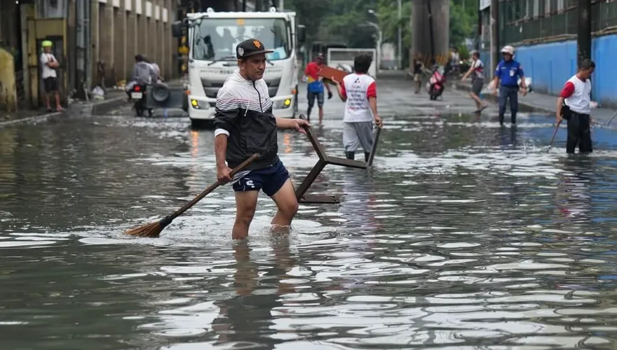 40死、800萬人受災！菲律賓暴雨災情失控　大馬尼拉街頭「水淹到胸」