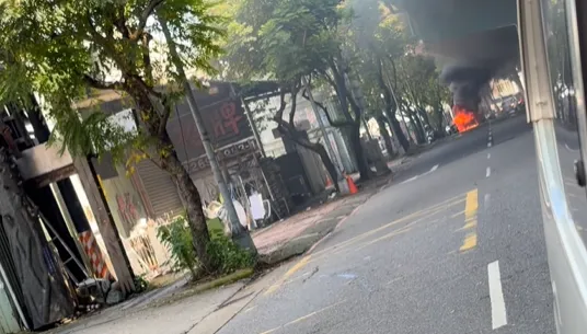 新北土城火燒車！駕駛拒檢自撞「燒成火球」　狂傳爆炸聲