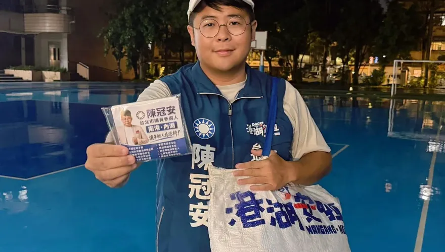 藍營北市新人競選海報遭破壞　陳冠安不退縮：你撕我再貼