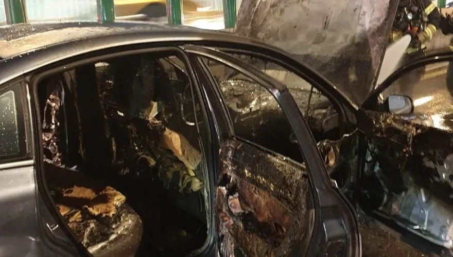 北市市民高架「火球」狂燒！轎車瞬間遭烈焰吞噬　現場情況曝