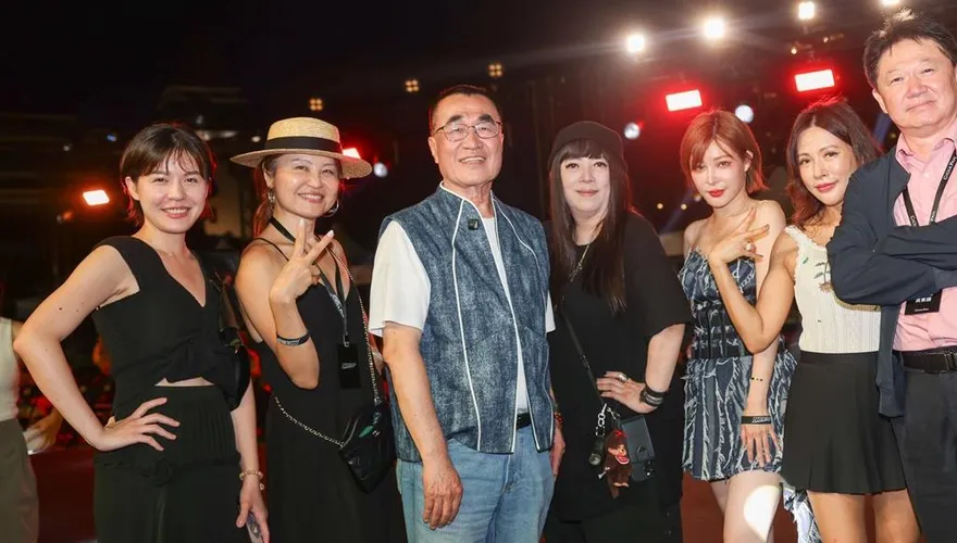 出席北海岸時尚藝術季！穿潘怡良設計服亮相　李四川笑稱：年輕20歲