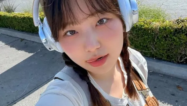 影/44萬女YTR非洲獨旅遭包圍強吻！誇張畫面網看傻