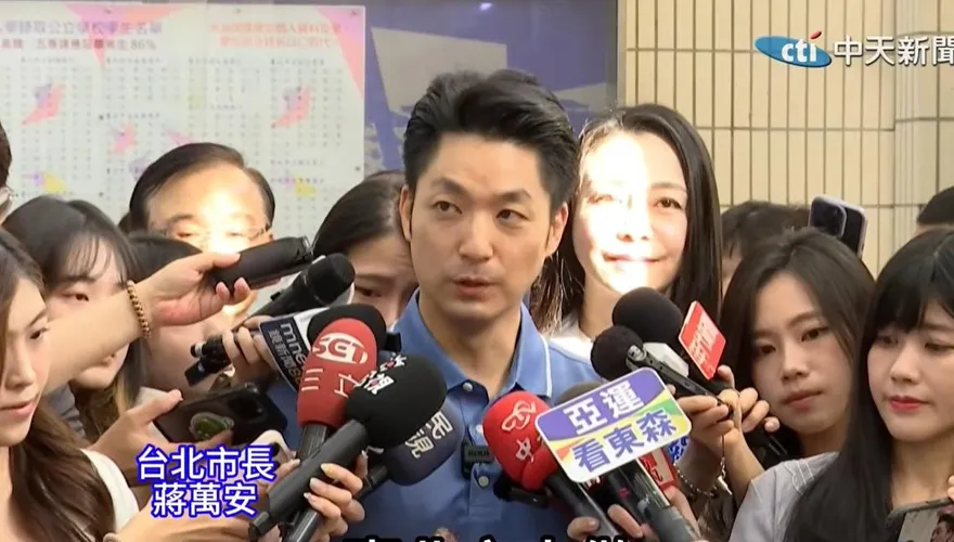 陳時中酸他面目猙獰！楊登嵙看蔣萬安、沈伯洋面相揭玄機