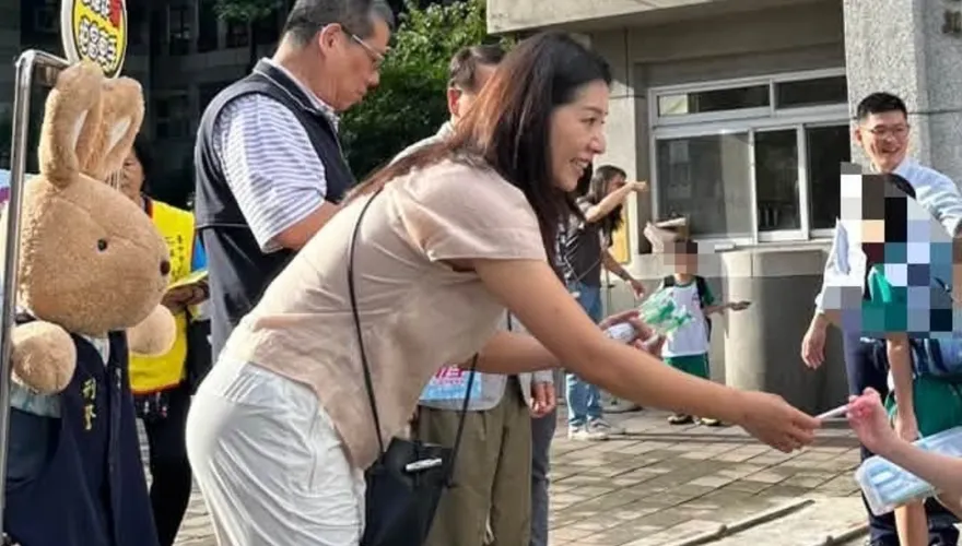 淡出演藝圈19年！侯湘婷開學日現蹤國小　超狂新身分曝光