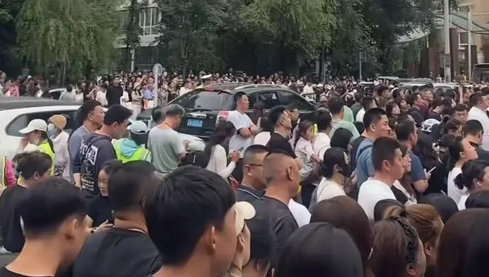 1個年級近百班！陸驚現「超級初中」人數過多家長憂