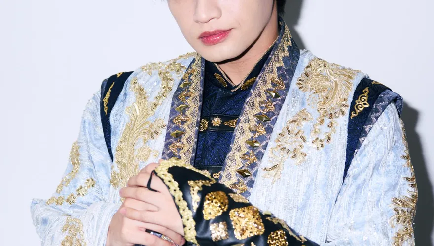 來台遇鬼月！中島健人龍山寺平安符不離身　「包上掛青眼白龍」曝私心