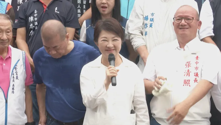 展現團結氣勢！盧秀燕率小雞喊「全壘打」