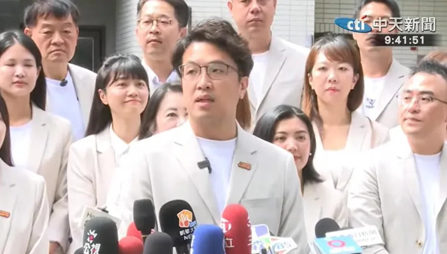 蔣萬安拋兒子赴美留學「不領補助」止血有用？沈伯洋批：問題在利益迴避
