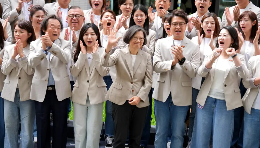 沈伯洋登記參選台北市長！蔡英文現身力挺贈「船舵」