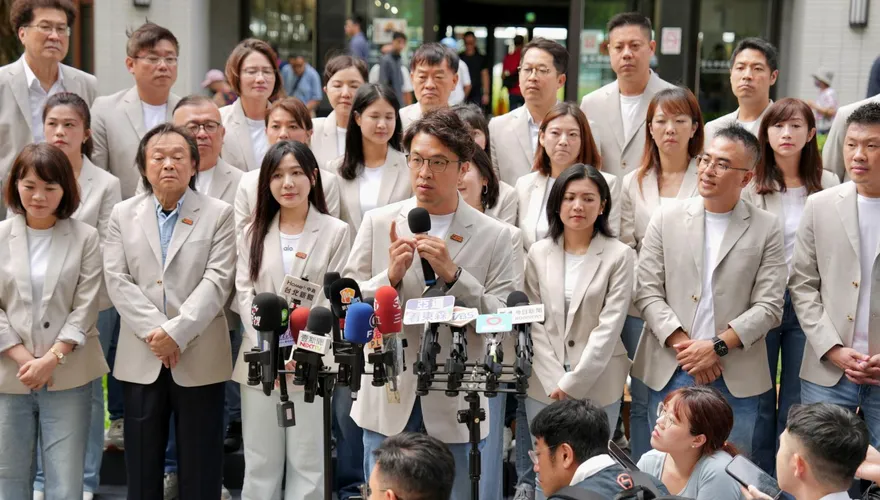接競總主委？蔡英文抓頭反問沈伯洋：你主委到底誰啊
