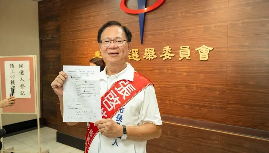 完成嘉義市長登記！張啓楷邀辯論「三問王美惠」：跳票立委憑啥選市長？