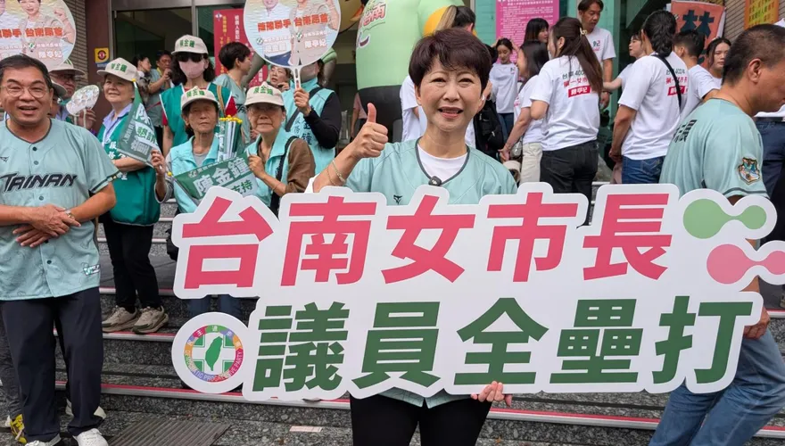 接棒黃偉哲！陳亭妃登記參選　高喊：台南女市長、議員全壘打