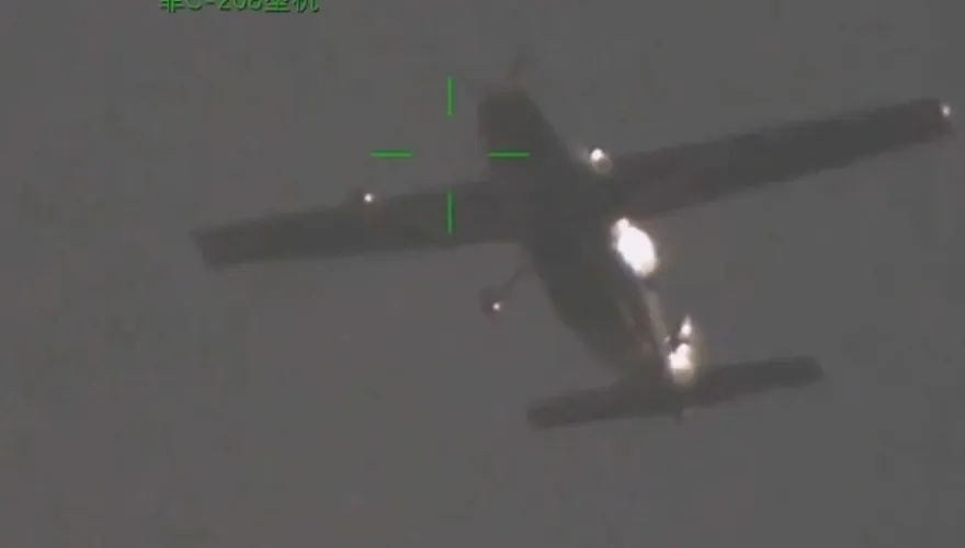 解放軍黃岩島再啟海空戰巡　教-10首掛實彈驅離菲軍機