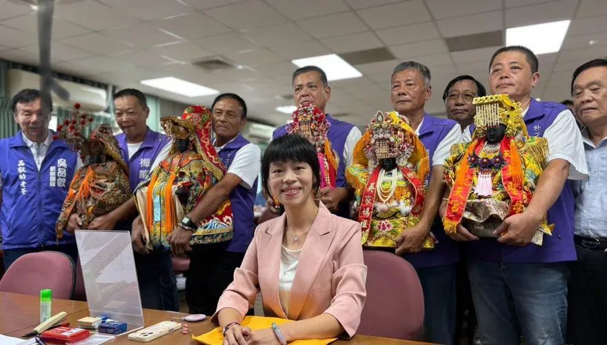 創首例！登記選嘉義縣長　吳品叡請來5尊媽祖見證喊政黨輪替