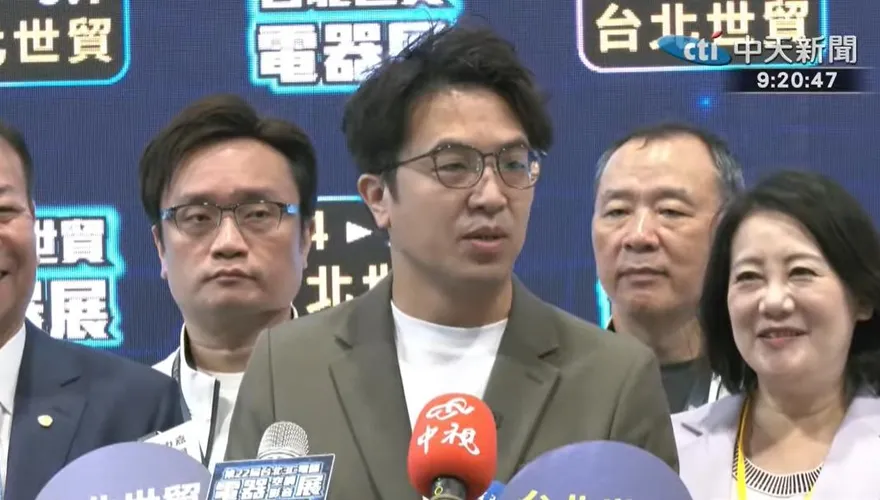 青鳥追殺蔣得立看不下去了？沈伯洋：要保護的是孩子