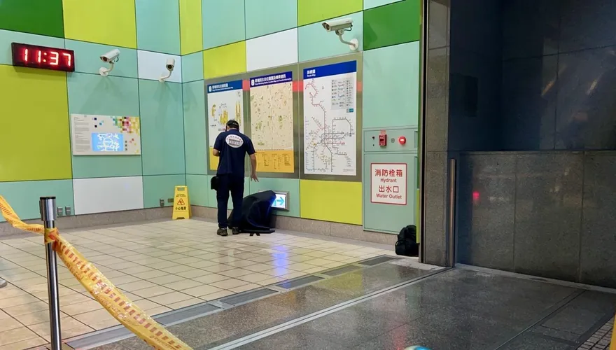 影/捷運新埔民生站不明黑包！防爆小組急封鎖　裡面竟是衣服