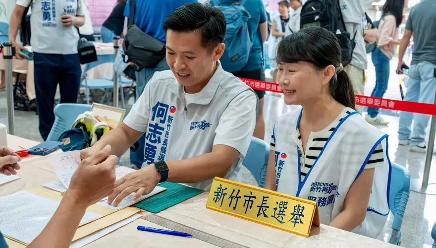 不怕黨紀？何志勇登記參選新竹市長　叫陣高虹安、莊競程