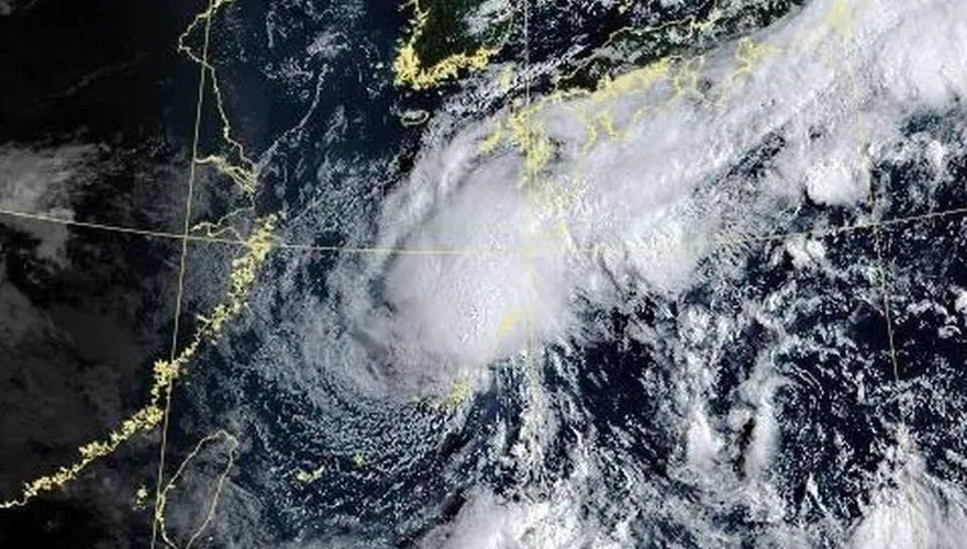 科羅旺颱風長大了！鄭明典曬1圖：和東北季風共伴