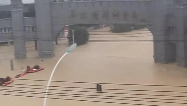 連日暴雨釀洪災！福建莆田成汪洋　民眾受困失聯