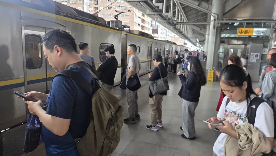 影/號誌相繼淪陷！高屏列車運轉受阻　台鐵中午搶修完畢