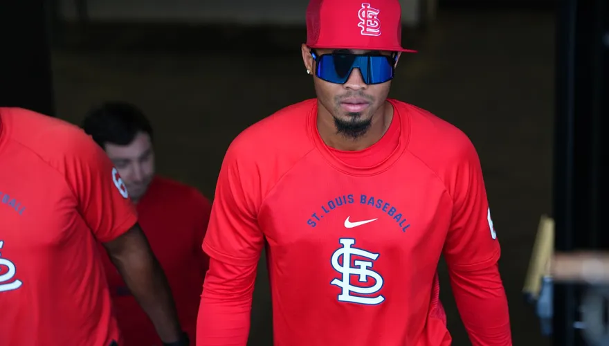 MLB/帽子戴太斜！紅雀新人投手被警告　教頭氣到被逐出場