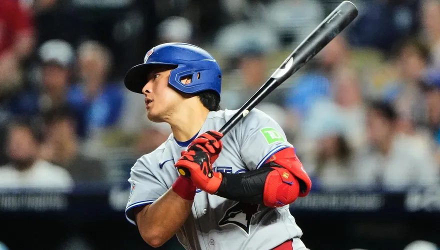 MLB/岡本和真首敲4安打！藍鳥4連勝　熱狗堡合體秀吸睛